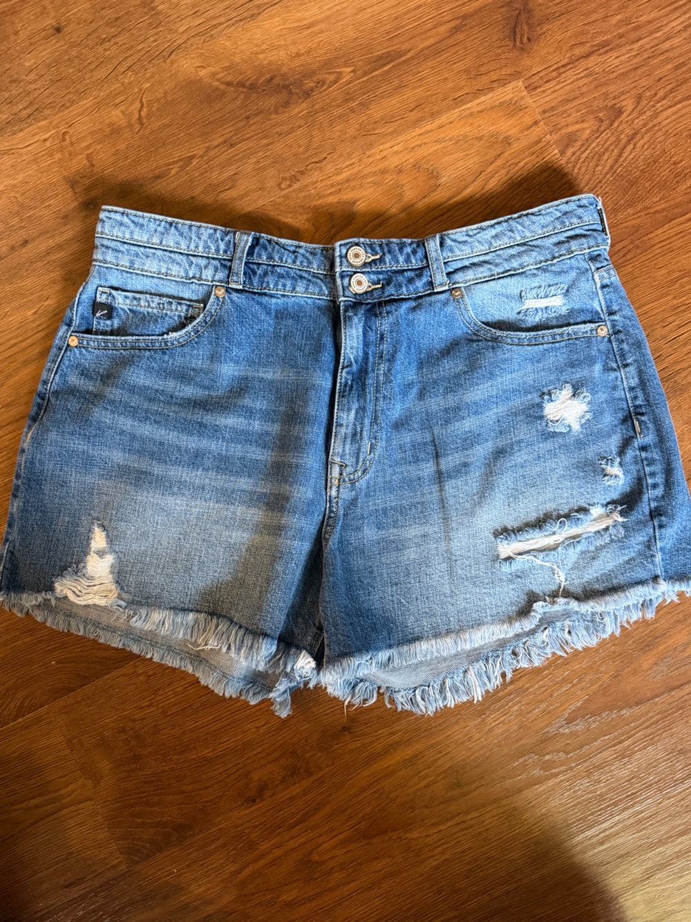 KanCan Distressed Denim Shorts Size 15 High Rise Frayed Hem Medium Wash